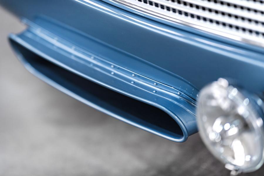 Детали экстерьера Aston Martin DB4 GT Continuation 2017 года  (UK) (фото 50 из 90)
